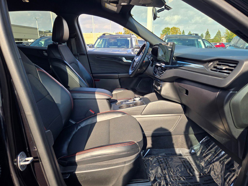 Certified 2023 Ford Escape ST-Line w/ Tech Pack #1 image 5