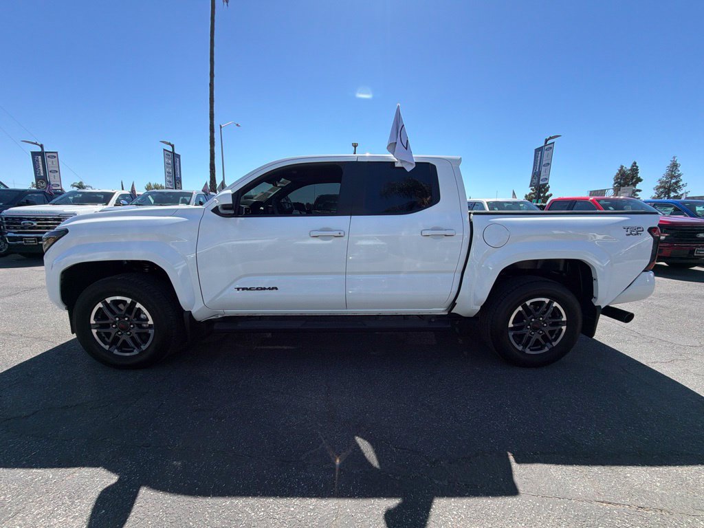 Used 2025 Toyota Tacoma TRD Sport AWD/4WD image 7