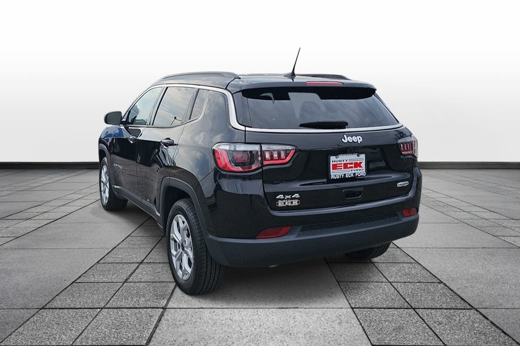 Used 2025 Jeep Compass Latitude AWD/4WD image 7