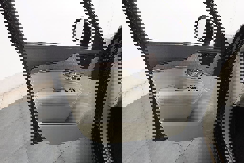 Used 2023 Volvo XC90 B6 Ultimate w/ Protection Package Premier image 7