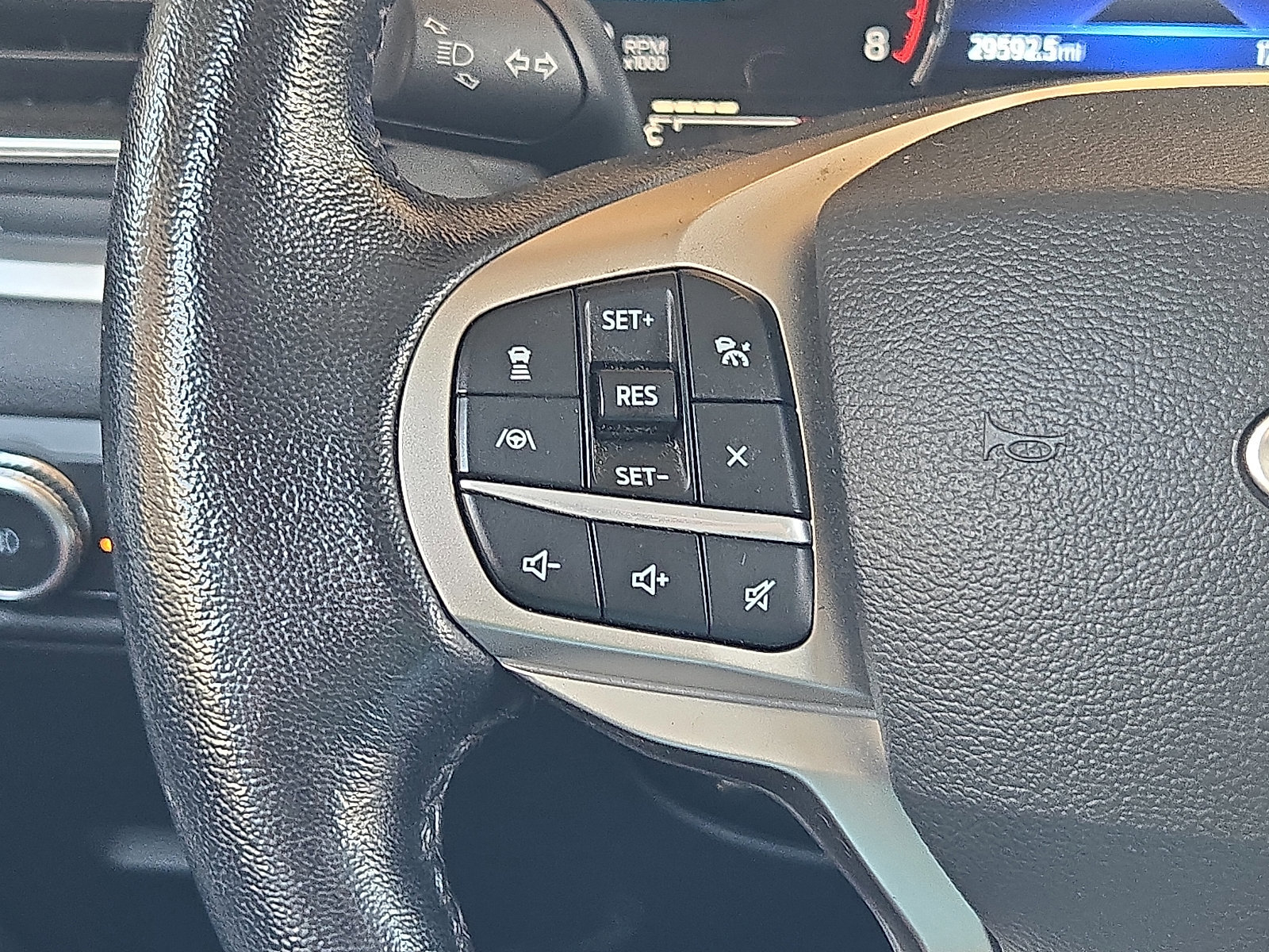 Certified 2022 Ford Explorer XLT w/ Equipment Group 202A image 24