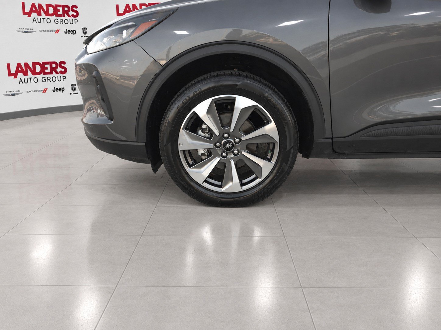 Certified 2025 Ford Escape Platinum AWD/4WD image 9