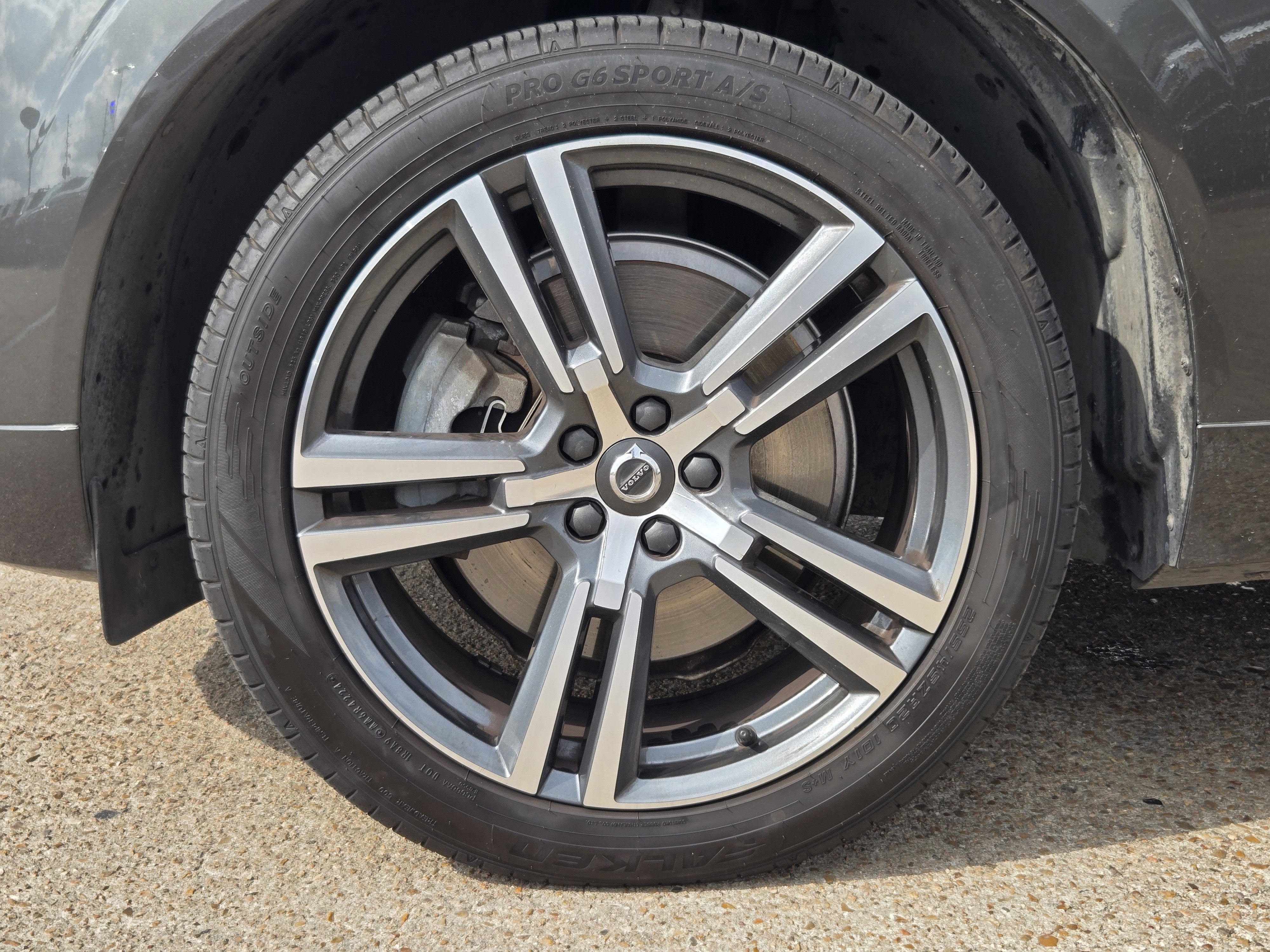 Used 2020 Volvo XC60 T6 Momentum w/ Protection Package image 7