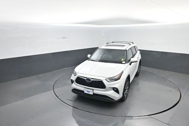 Used 2023 Toyota Highlander XLE AWD/4WD image 21
