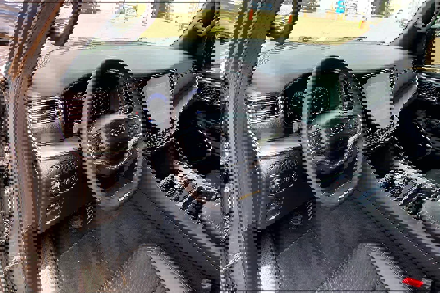 Used 2024 Jeep Wagoneer L Series II w/ Convenience Group I image 18