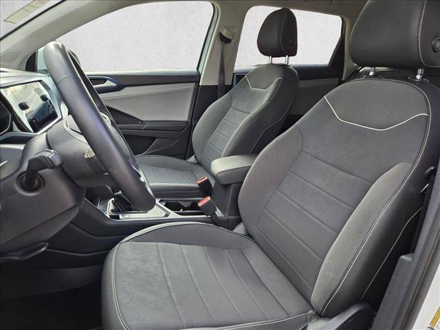 Used 2024 Volkswagen Taos SE w/ Panoramic Sunroof Package FWD image 16
