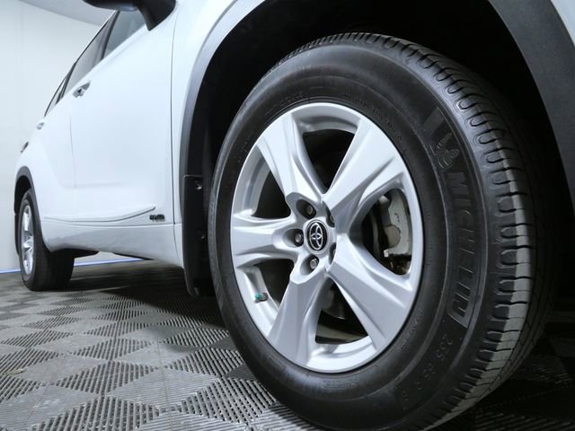 Used 2022 Toyota Highlander LE AWD/4WD image 7