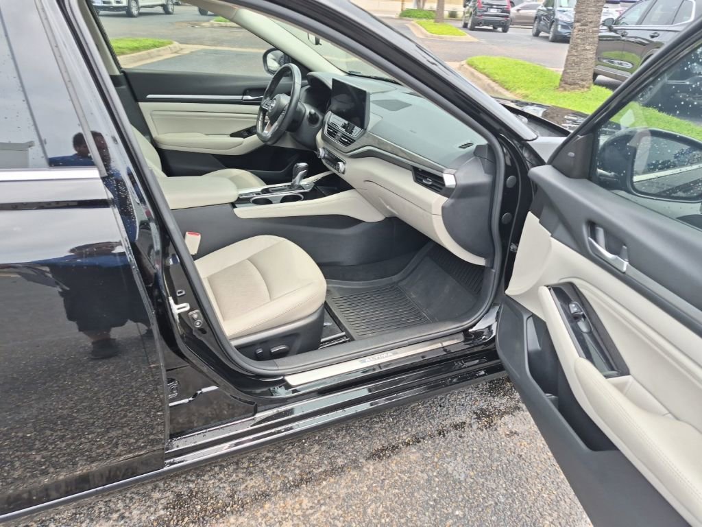 Used 2023 Nissan Altima 2.5 SL FWD image 16