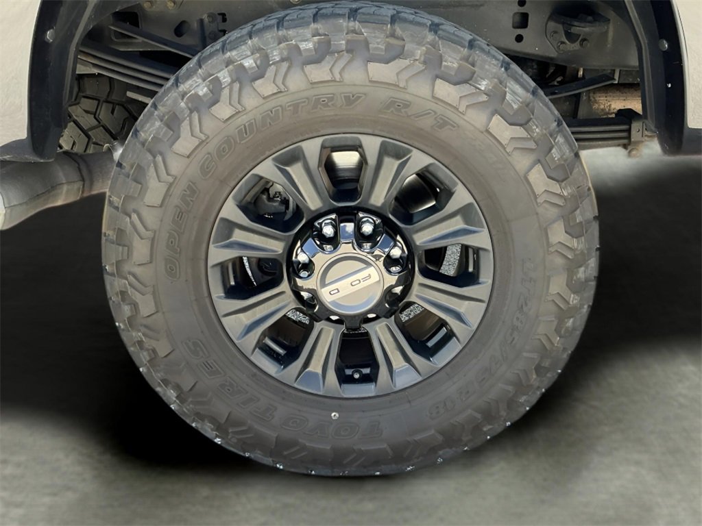 Certified 2021 Ford F350 Platinum w/ Tremor Off-Road Package image 16