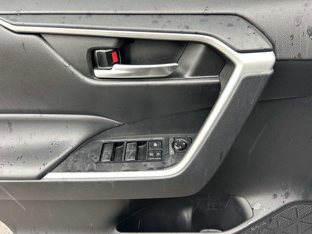 Used 2021 Toyota RAV4 XLE FWD image 28