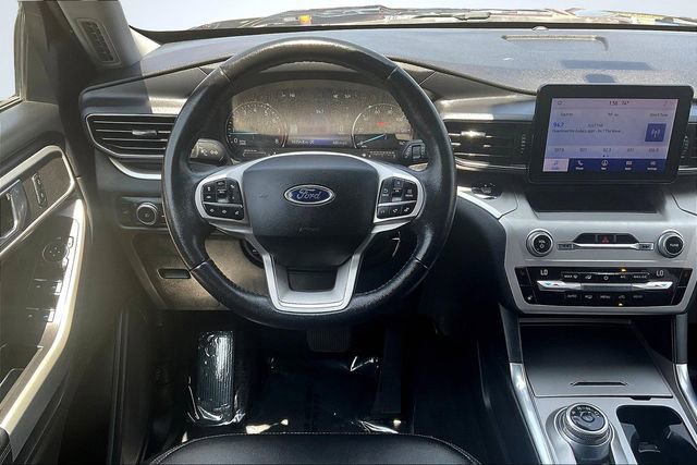 Certified 2021 Ford Explorer XLT w/ Equipment Group 202A image 7