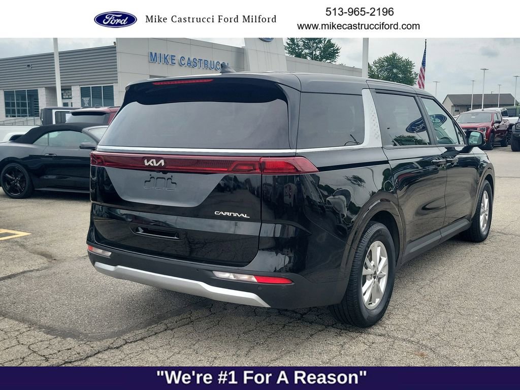 Used 2023 Kia Carnival LX FWD image 5