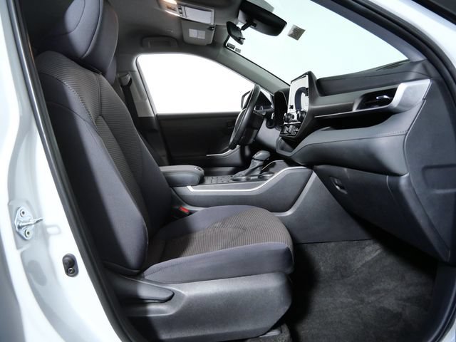 Used 2024 Toyota Highlander LE AWD/4WD image 10