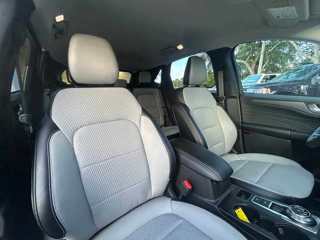 Certified 2024 Ford Escape SE image 30