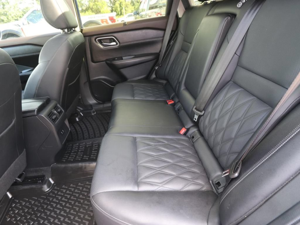 Used 2023 Nissan Rogue Platinum AWD/4WD image 12