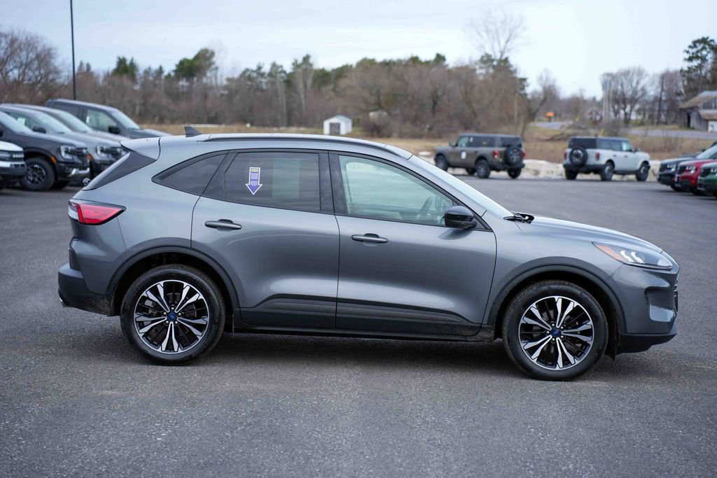Certified 2022 Ford Escape SE w/ SE Sport Appearance Package image 6