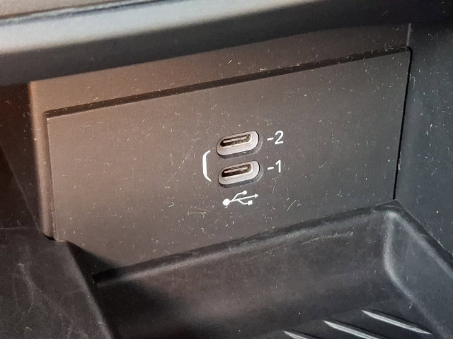 Used 2026 Chrysler Pacifica Limited FWD image 28