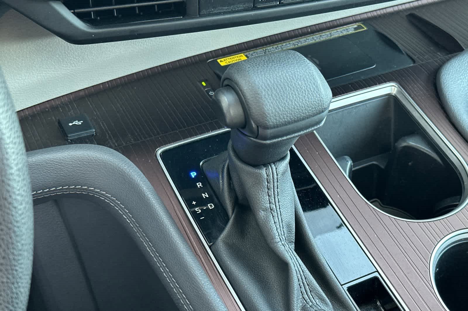 Used 2024 Toyota Sienna LE w/ LE Plus Package image 23