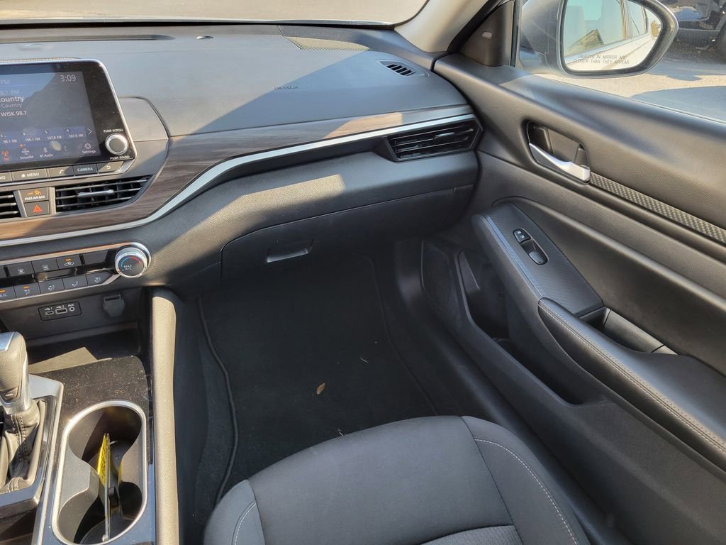 Used 2024 Nissan Altima 2.5 SV image 16