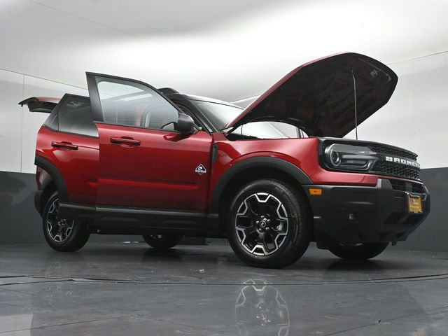 Certified 2025 Ford Bronco Sport Outer Banks w/ Outer Banks Tech Package+ AWD/4WD image 54