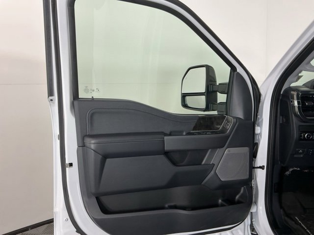 Certified 2025 Ford F350 Lariat w/ Black Appearance Package image 15