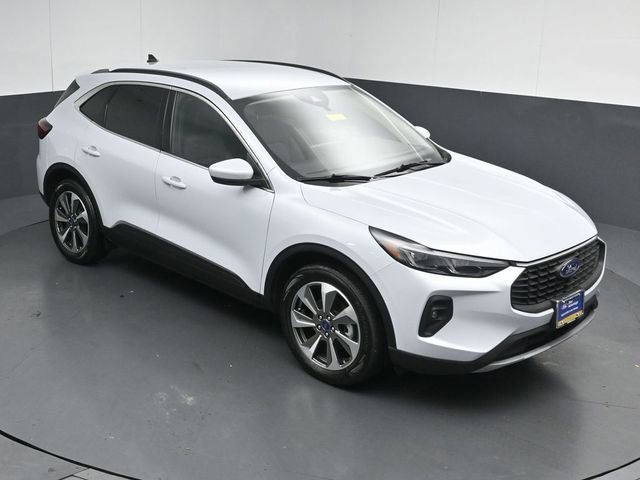 Certified 2025 Ford Escape Platinum AWD/4WD image 23