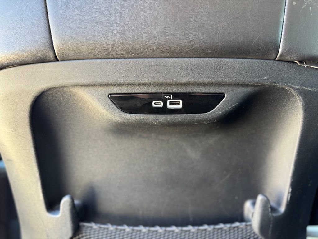 Used 2023 Chrysler Pacifica Touring-L image 37