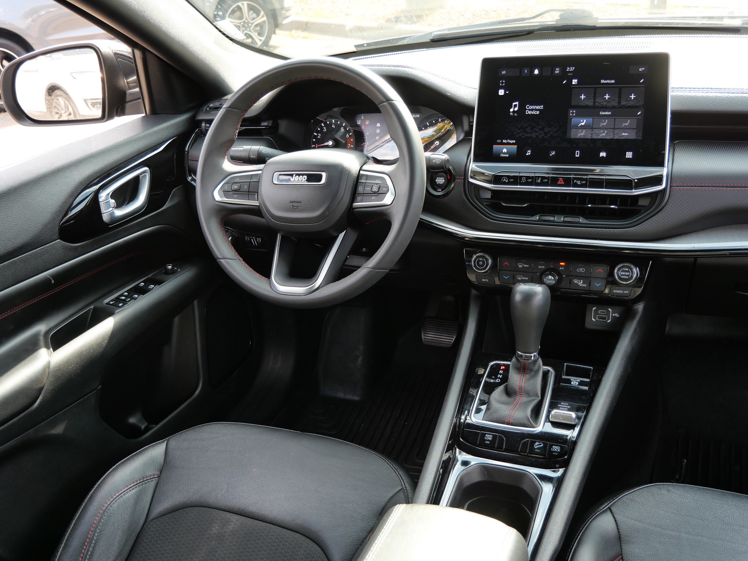 Used 2023 Jeep Compass Trailhawk AWD/4WD image 9