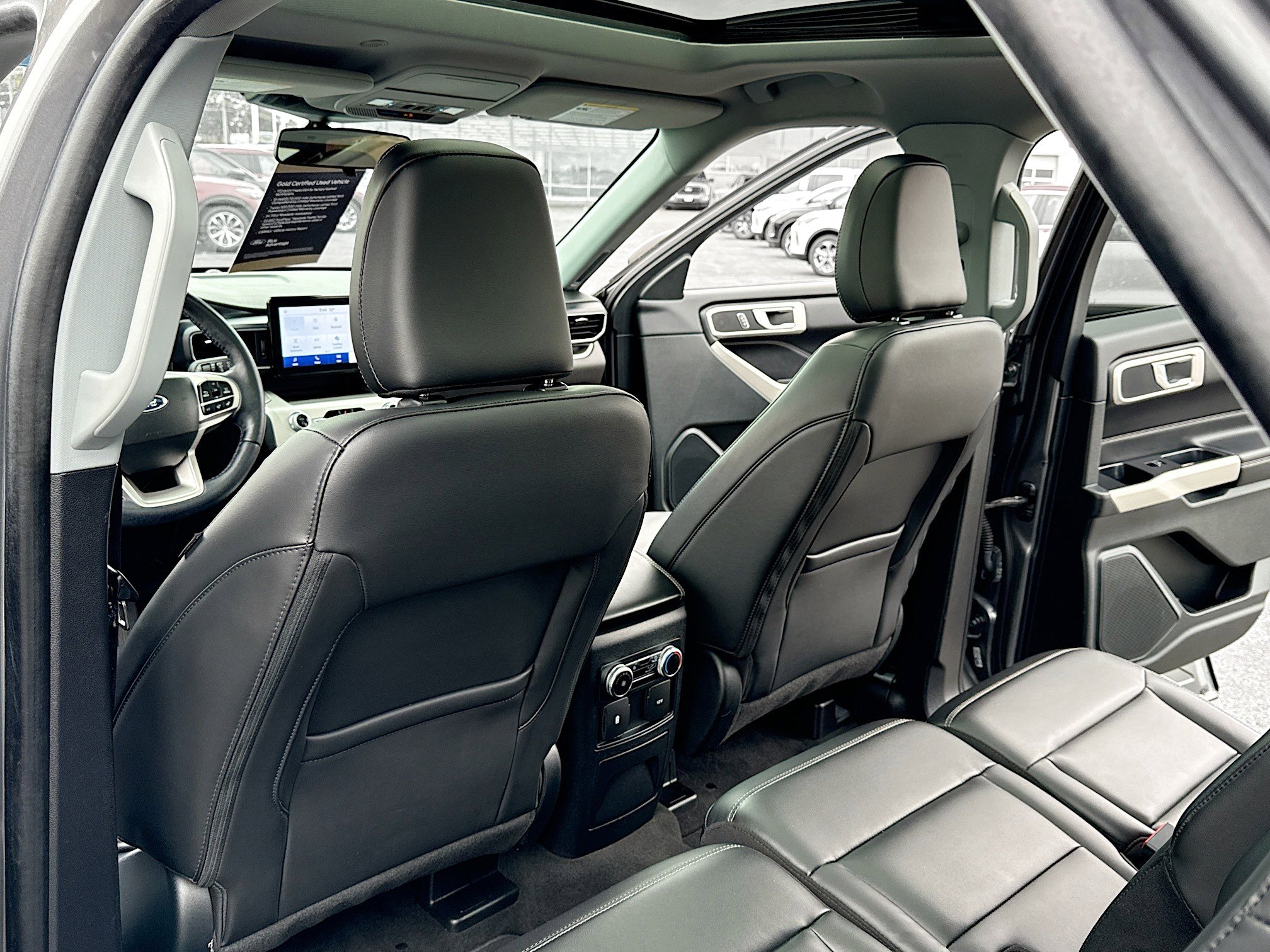 Certified 2022 Ford Explorer XLT w/ Equipment Group 202A image 6