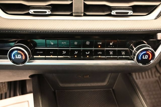 Used 2025 Chevrolet Equinox LT w/ Convenience Package II FWD image 24
