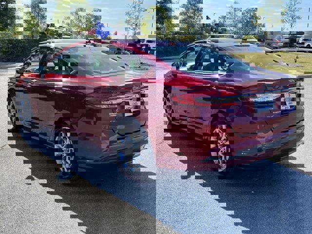 Certified 2017 Ford Fusion SE w/ Fusion SE Technology Package image 3