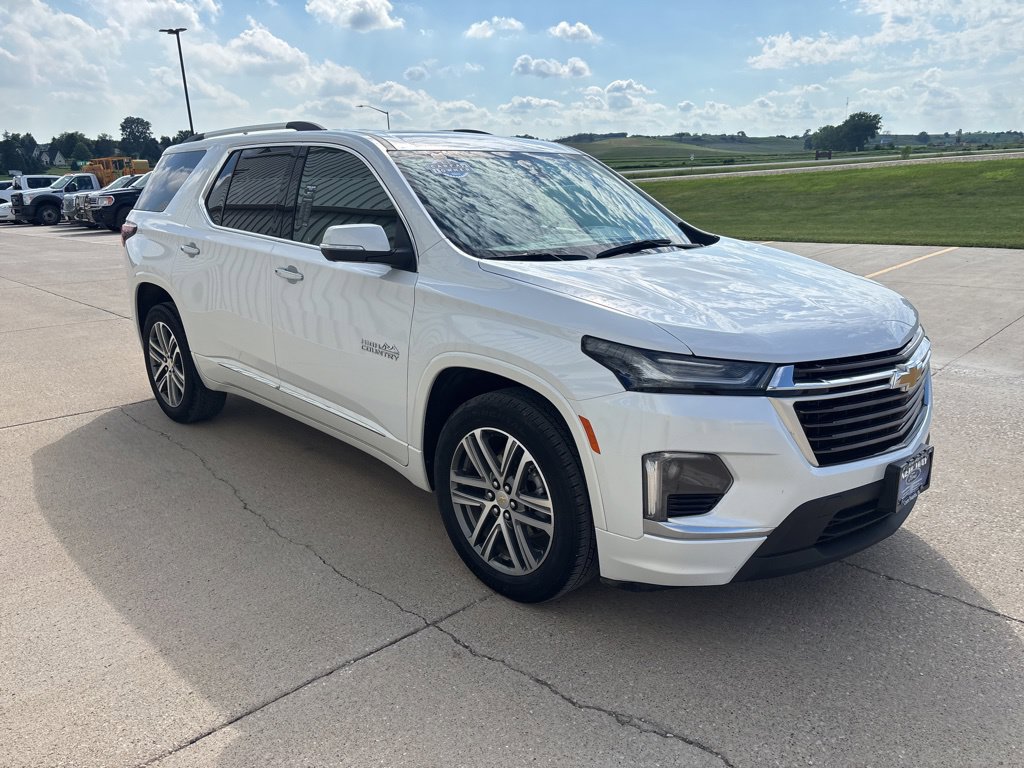 Used 2023 Chevrolet Traverse High Country FWD image 3
