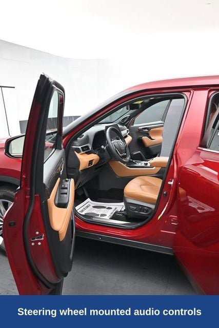 Used 2025 Toyota Highlander Platinum AWD/4WD image 16