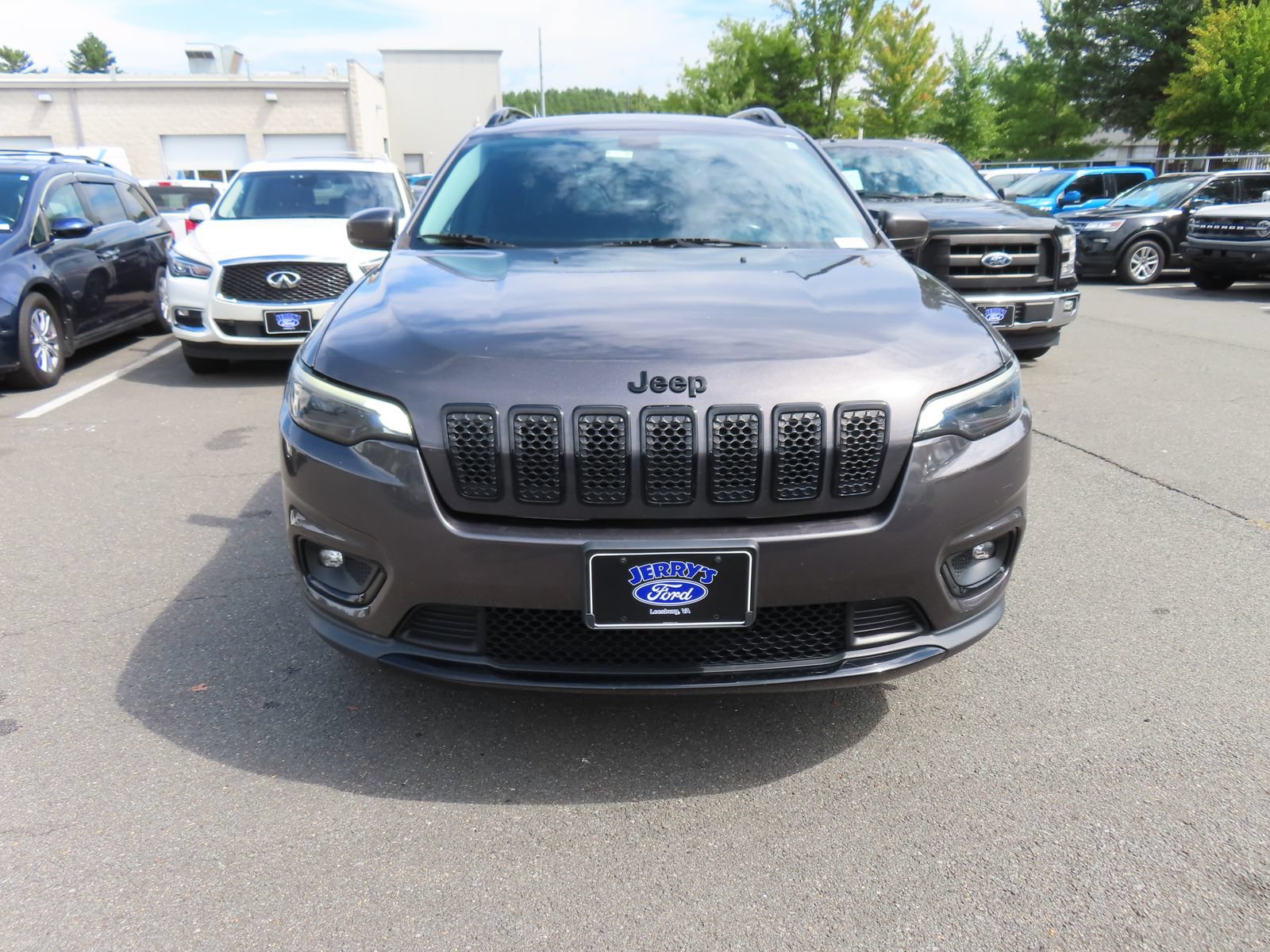 Used 2019 Jeep Cherokee Latitude Plus AWD/4WD image 2