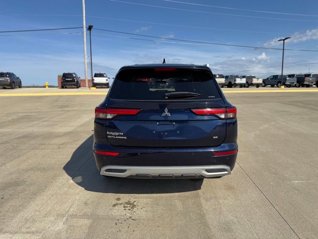 Used 2024 Mitsubishi Outlander SE image 4