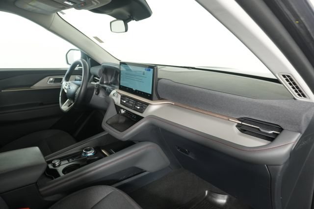 Certified 2025 Ford Explorer Active AWD/4WD image 18