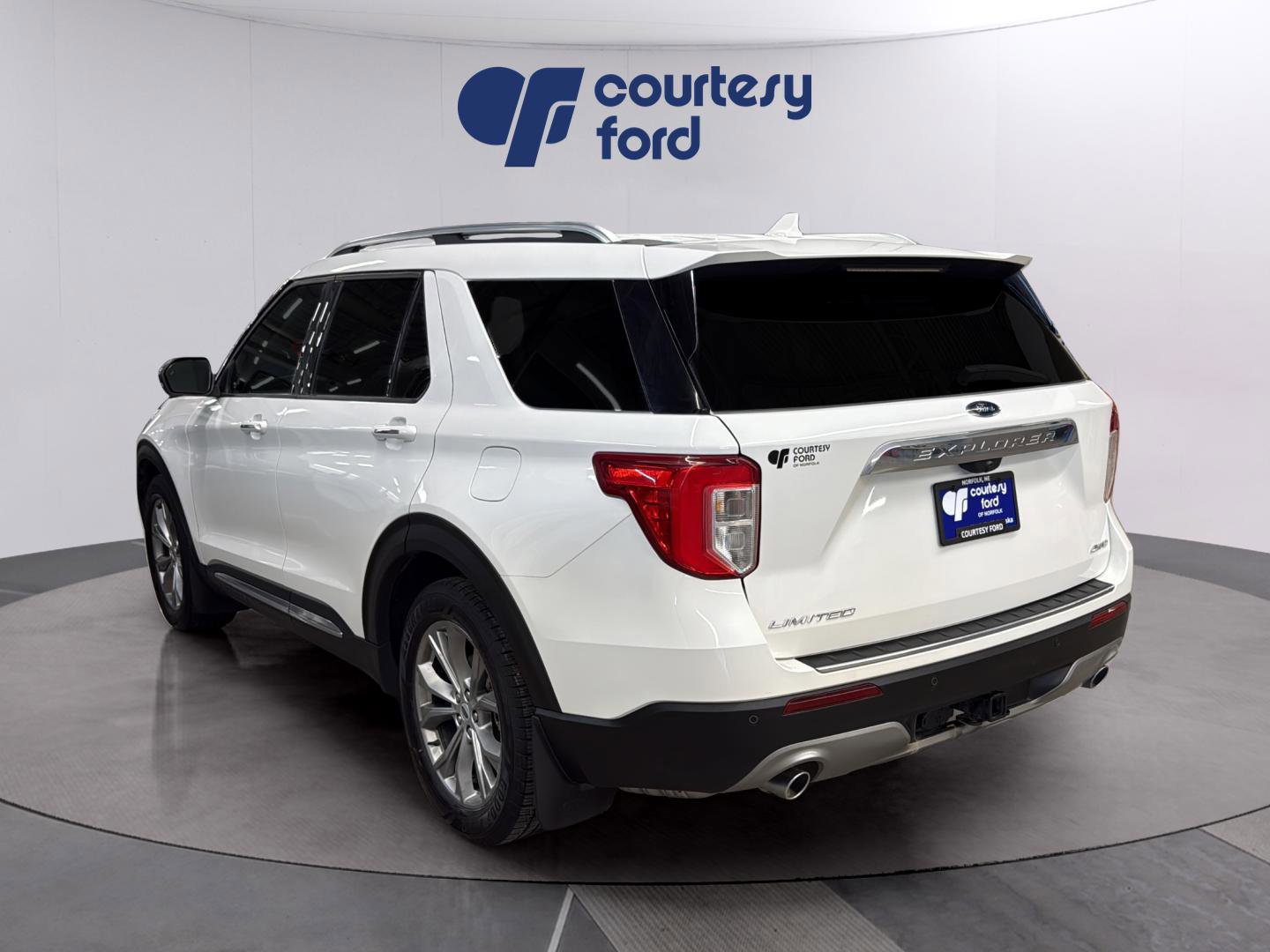 Certified 2021 Ford Explorer Limited w/ Equipment Group 301A image 3