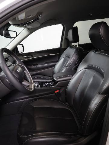 Used 2023 Jeep Grand Cherokee L Limited w/ Black Appearance Package AWD/4WD image 9