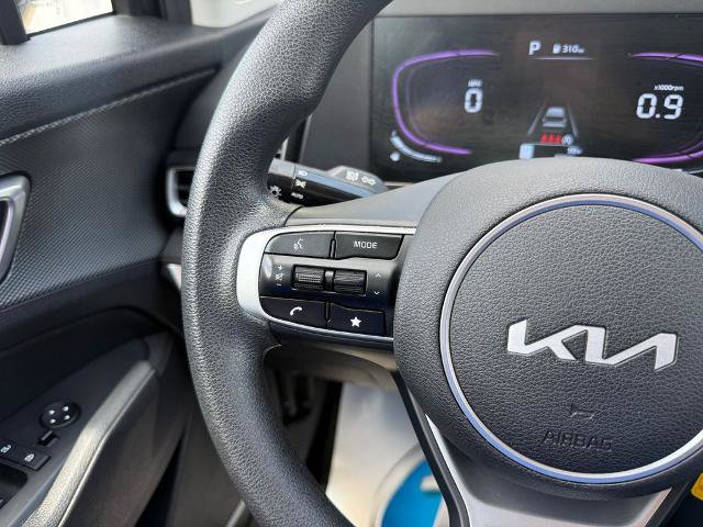 Used 2025 Kia Sportage LX FWD image 11