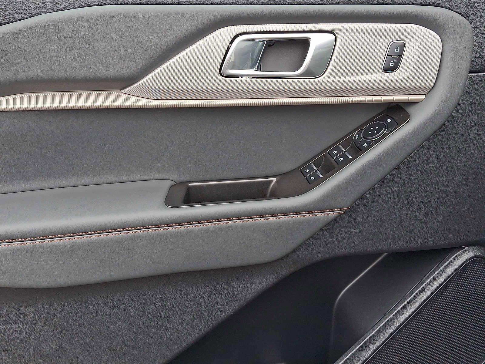 Certified 2025 Ford Explorer Active w/ Active Comfort Package image 14