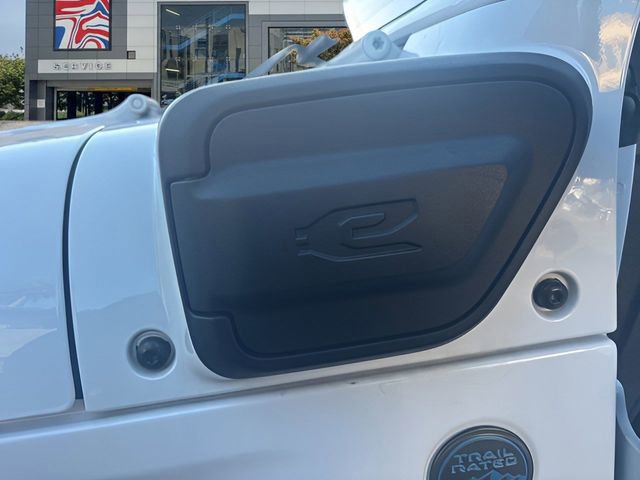 Used 2023 Jeep Wrangler Unlimited w/ Sun & Screen Package image 28
