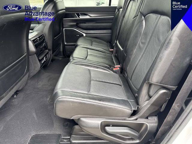Used 2024 Jeep Wagoneer L Series II RWD image 14