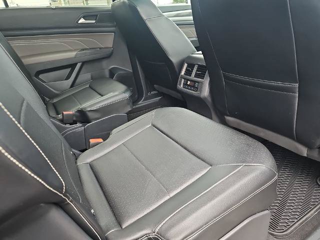 Used 2022 Volkswagen Atlas SEL R-Line AWD/4WD image 11