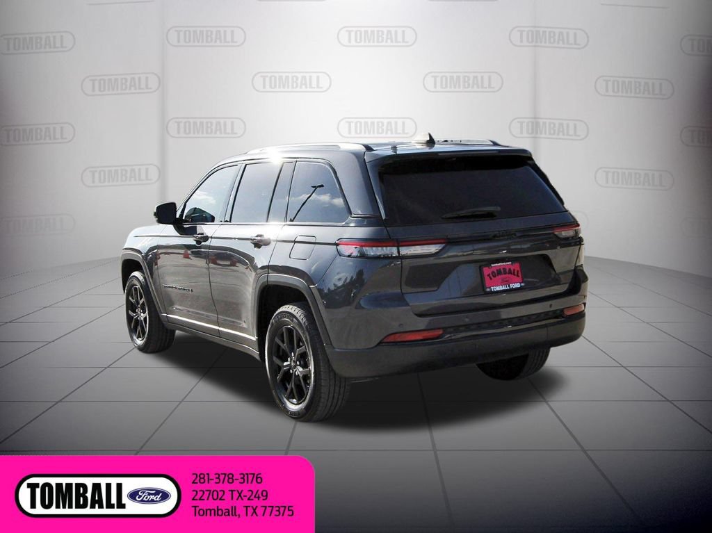 Used 2024 Jeep Grand Cherokee Altitude RWD image 6