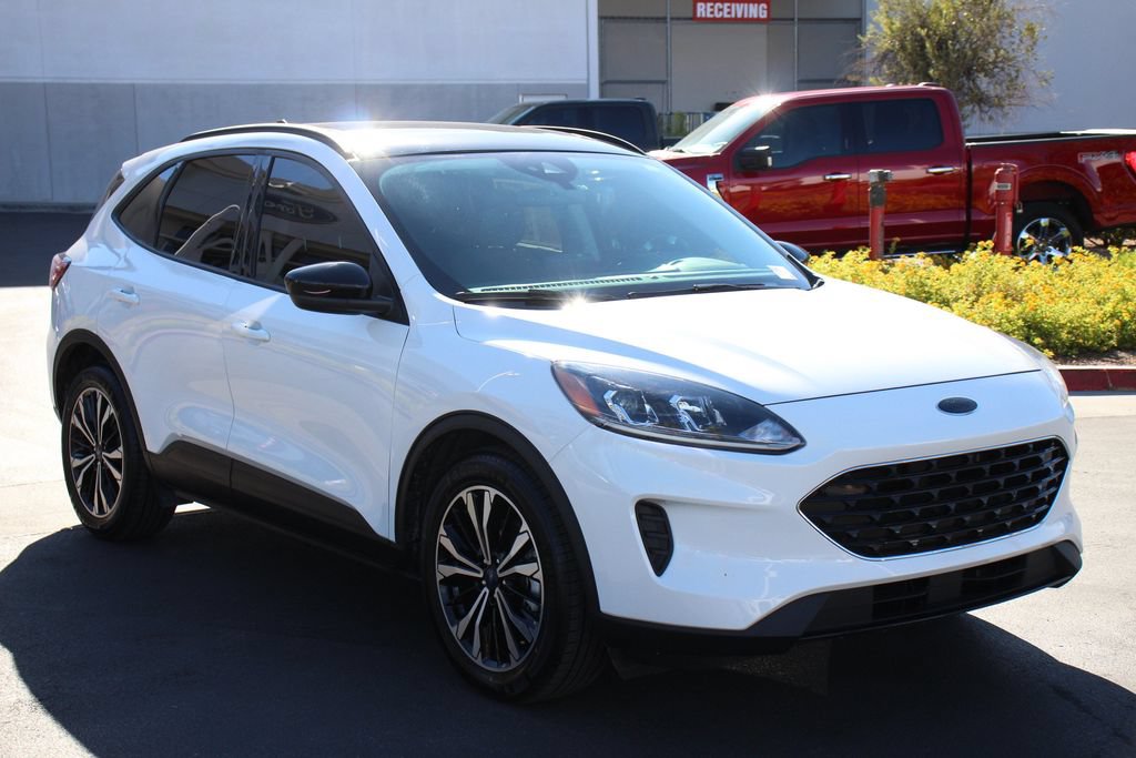 Certified 2022 Ford Escape SE w/ SE Sport Appearance Package FWD image 11