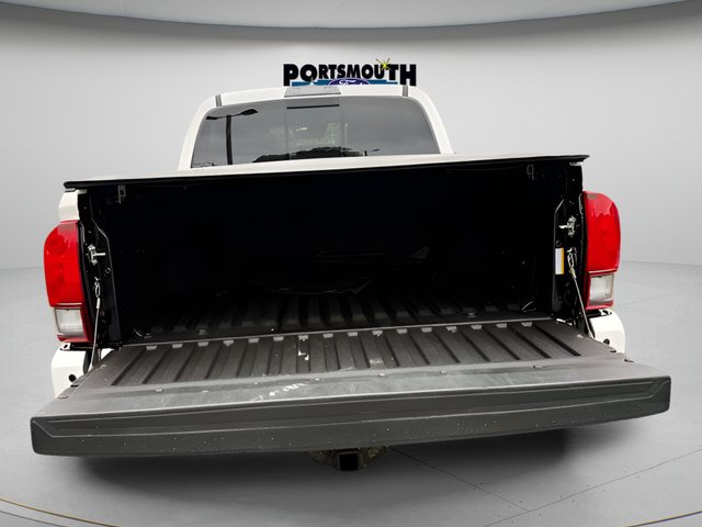 Used 2021 Toyota Tacoma SR5 AWD/4WD image 12