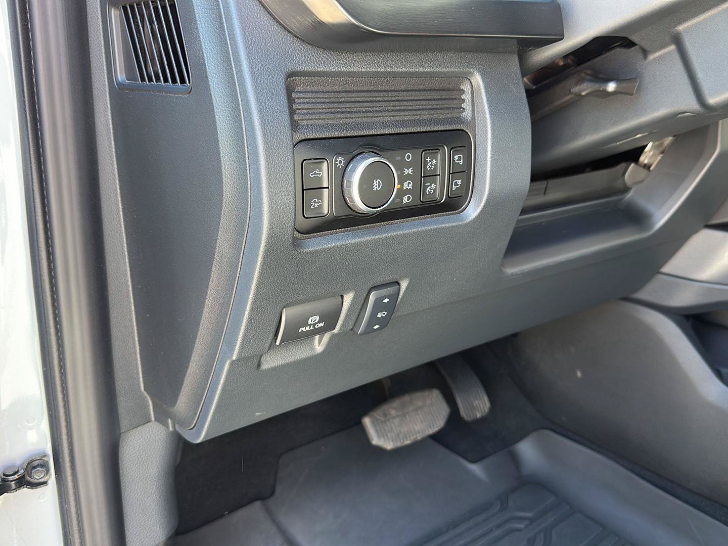 Certified 2025 Ford F350 Lariat w/ FX4 Off-Road Package AWD/4WD image 15