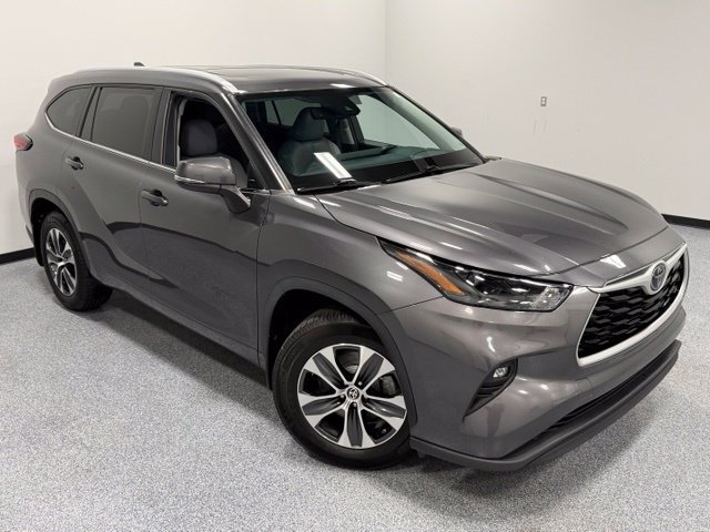 Used 2023 Toyota Highlander XLE FWD image 39