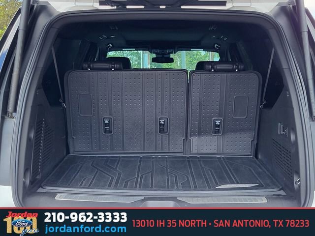 Used 2024 Chevrolet Suburban Z71 w/ Off-Road Capability Package AWD/4WD image 32