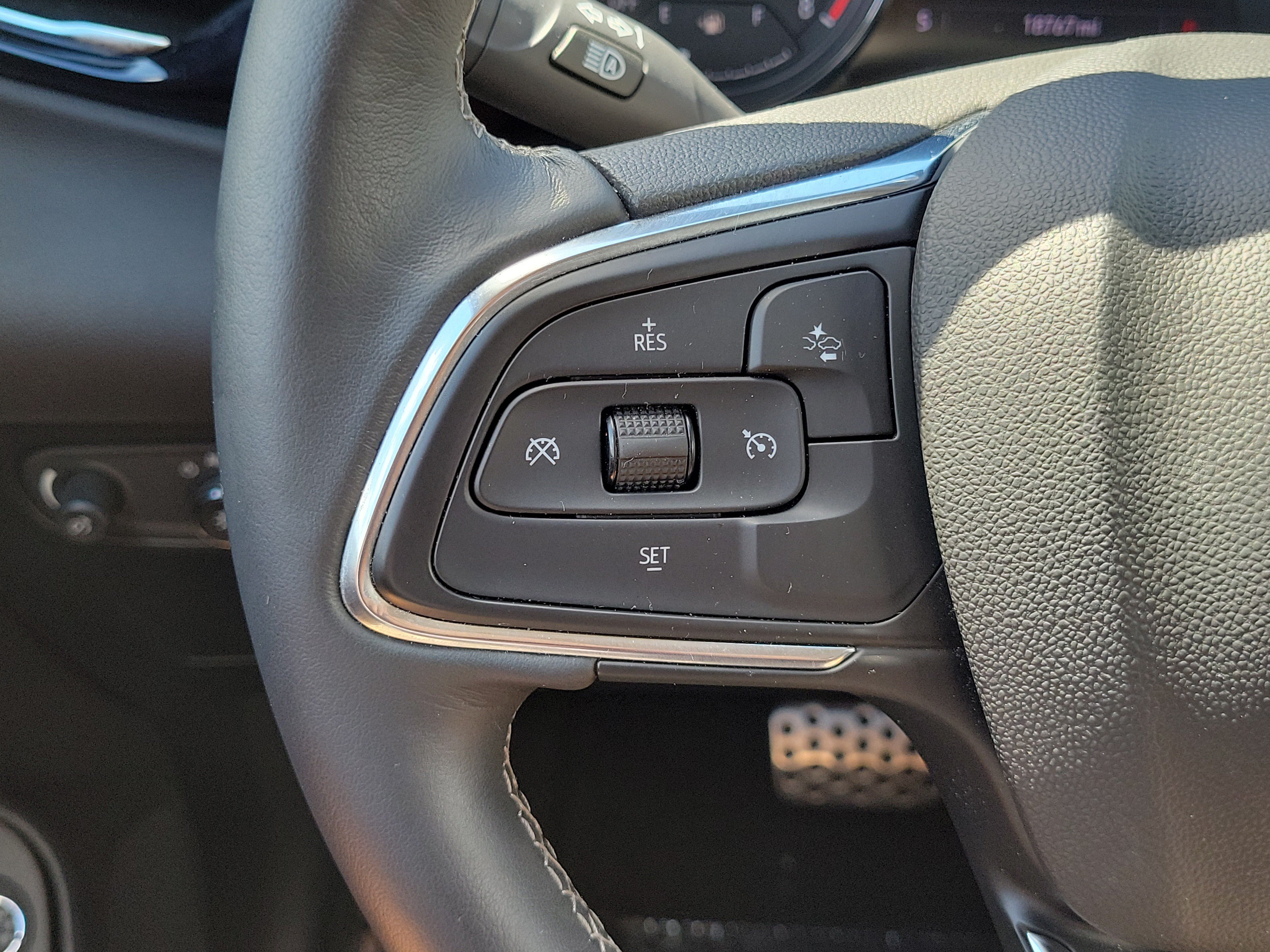 Used 2023 Buick Encore GX Select w/ Sport Touring Package FWD image 27
